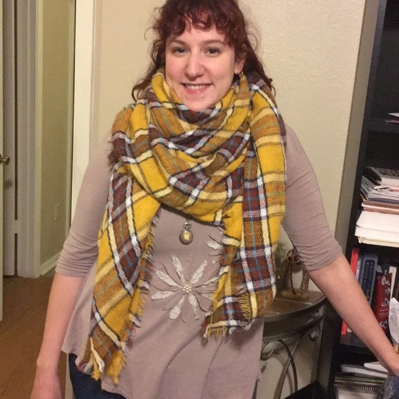 Lot of two plaid blanket scarves! - Picture 3 of 3
